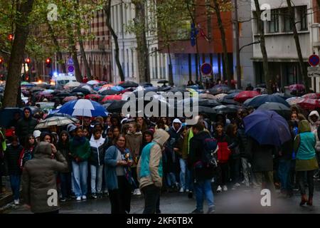 Paris, France, 16/11/2022. Marche blanche en hommage à Lola, une française de 12 ans tuée par un clandestin algérien à Paris, il y a un mois. Hommage organisé avec les parents et la famille de Lola. Pierre Galan/Alamy Live News Banque D'Images