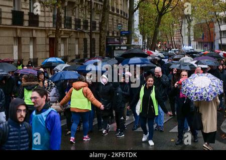 Paris, France, 16/11/2022. Marche blanche en hommage à Lola, une française de 12 ans tuée par un clandestin algérien à Paris, il y a un mois. Hommage organisé avec les parents et la famille de Lola. Pierre Galan/Alamy Live News Banque D'Images