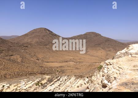 Oman RoadTrip : des canyons profonds et des routes abruptes sur l'autoroute 47 à travers les montagnes de Dhofar Banque D'Images