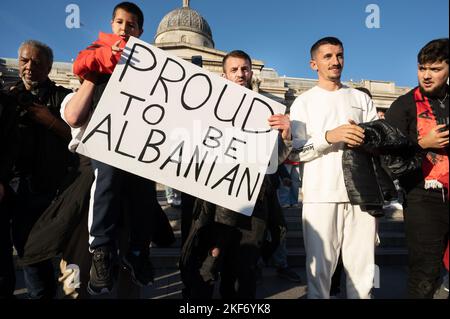 Sur le 12 novembre 2022, les Albanais ont manifesté dans le centre de Londres contre les commentaires de Suella Braverman, le Ministre de l'intérieur, les criminalisant. Banque D'Images