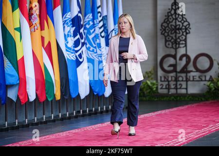 Nusa Dua, Indonésie. 15th novembre 2022. Le nouveau Premier ministre italien, Giorgia Meloni, se déclare choqué par les allégations selon lesquelles elle a amené sa fille au sommet de G20. Credit: Kay Nietfeld/dpa/Alay Live News Banque D'Images