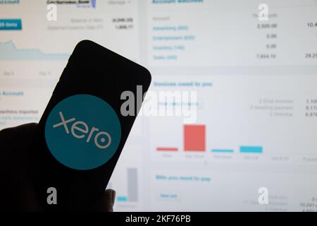 Rheinbach, Allemagne 16 novembre 2022, le logo de la société de technologie 'Xero' sur l'affichage d'un smartphone (en particulier le logo de la marque) Banque D'Images