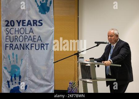 16 novembre 2022, Hessen, Francfort-sur-le-main : Ferdinand Patschneider, directeur de l'Ecole européenne de Francfort (ESF), prononce un discours à l'occasion du 20th anniversaire de l'Ecole européenne de Francfort. Photo: Hannes P. Albert/dpa Banque D'Images