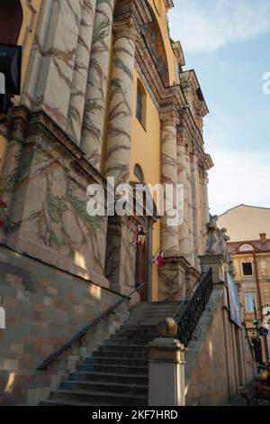 Przemysl, Pologne - 16 octobre 2022 : église franciscaine de la vieille ville de Przemysl, Pologne. Banque D'Images