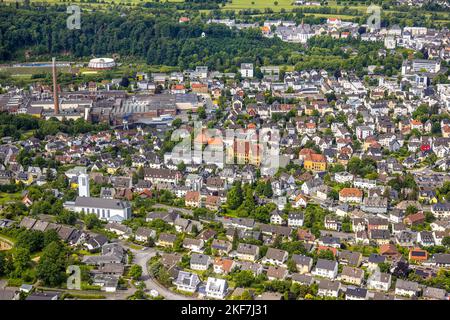 Vue aérienne, centre-ville avec Johannesschule et église catholique St. Pie, R.D.M. Papeterie d'Arnsberg, Arnsberg, pays aigre, Rhénanie-du-Nord-Westphalie, GE Banque D'Images