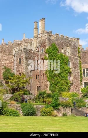 Vue depuis la terrasse du jardin, Château de Berkeley, Berkeley, Gloucestershire, Angleterre, Royaume-Uni Banque D'Images