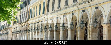 Terrasses à arcades du Liston, vieille ville de Corfou, Corfou (Kerkyra), Iles Ioniennes, Grèce Banque D'Images