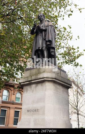 Statue de Thomas Moore, College Street, Dublin Banque D'Images