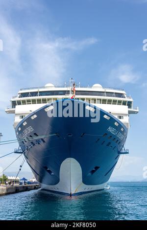 Bateau de croisière Marella Explorer amarré dans le port, la ville de Corfou, Corfou (Kerkyra), Iles Ioniennes, Grèce Banque D'Images