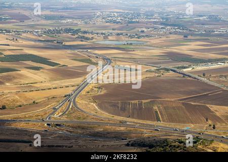 Vue sur la route commerciale très fréquentée au fond du Mont Carmel. Ce soi-disant carrefour du monde se joint à l'est à l'Ouest et du Nord au Sud est lieu de Banque D'Images