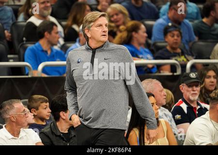 Orlando, Floride, États-Unis, 16 novembre 2022, Minnesota Timberwolves entraîneur-chef Chris Finch au centre Amway. (Crédit photo : Marty Jean-Louis) Banque D'Images