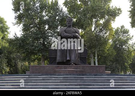 Statue d'Amir Temur (1336-1405) alias Tamerlane, boulevard de l'Université, ville européenne, Samarkand, province de Samarkand, Ouzbékistan, Asie centrale Banque D'Images