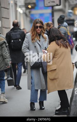 Milan, . 16th novembre 2022. Milan, 11-16-2022 Vittoria Puccini surpris dans le centre avec un ami. Crédit : Agence photo indépendante/Alamy Live News Banque D'Images