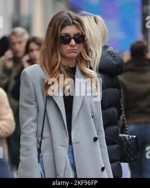 Milan, . 16th novembre 2022. Milan, 11-16-2022 Vittoria Puccini surpris dans le centre avec un ami. Crédit : Agence photo indépendante/Alamy Live News Banque D'Images