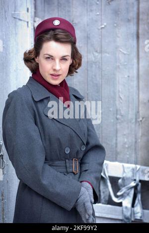 JESSICA RAINE dans CALL LA SAGE-FEMME (2012), dirigée par HEIDI THOMAS. Crédit : BRITISH BROADCASTING CORPORATION (bbc) / Album Banque D'Images