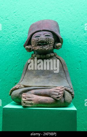 Une figure en céramique dans le style « unique ». Rufino Tamayo Musée d'art préhispanique du Mexique, Oaxaca, Mexique. Centre de Veracruz, période classique, 200 Banque D'Images