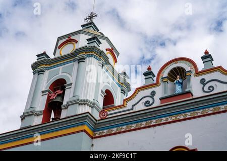 Clocher de l'église de San Antonino Obisbo, construit à San Antonino Castillo Velasco, Oaxaca, Mexique dans les années 1600. Banque D'Images