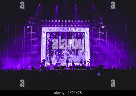 Milan, Italie, 16th novembre 2022. Cesare Cremonini se produit en direct au Forum de Mediolanum à Milan. Crédits: Maria Laura Arturi/Alamy Live News Banque D'Images