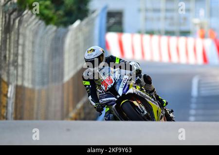 Macao, Chine. 17th novembre 2022. Erno Juhani Kostamo, de Finlande, participe à la compétition libre du Grand Prix de la moto de Macao 54th au Grand Prix de Macao 69th à Macao, dans le sud de la Chine, le 17 novembre 2022. Crédit: Cheong Kam Ka/Xinhua/Alay Live News Banque D'Images