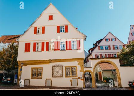 Ancienne maison de ville nationale allemande à Bietigheim-Bissingen, Bade-Wurtemberg, Allemagne, Europe. La vieille ville est pleine de bâtiments colorés et bien conservés Banque D'Images