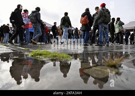 L'illustration montre une action de protestation organisée par la Fédération des étudiants francophones (FEF), à Bruxelles, le jeudi 17 novembre 2022. Les étudiants protestent pour dénoncer l'augmentation du coût de la vie et ses conséquences sur l'insécurité des étudiants. BELGA PHOTO ERIC LALMAND Banque D'Images