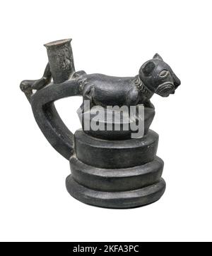 Vase ou pot en céramique zoomorphique représentant un chat sur un temple du royaume de Chimor ou de culture de Chimu du Pérou. Entre 1100 et 1400 AD Banque D'Images