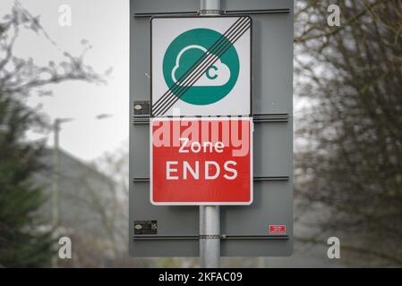 Edenfield, Grand Manchester. Nouveau panneau indiquant la zone d'air pur controversée qui sera en service à partir du 30 mai 2022 Banque D'Images