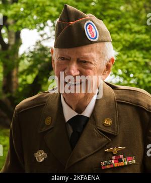 L'ancien combattant de l'armée Frederick Carrier s'entretient avec le personnel militaire lors d'un brunch de bienvenue à la résidence Gracie de Manhattan, NY, 22 mai 2014. New York Banque D'Images