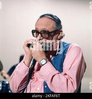 Sonntagskonzert, Sendereihe am Sonntagmittag, Deutschland 1978, Regie: H. Rost, Mitwirkende: Mundharmonikaspieler Toots Thielemans, belgischer Jazz Musiker. Banque D'Images