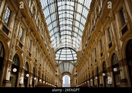 Galerie Vittorio Emanuele II en direction du sud Banque D'Images