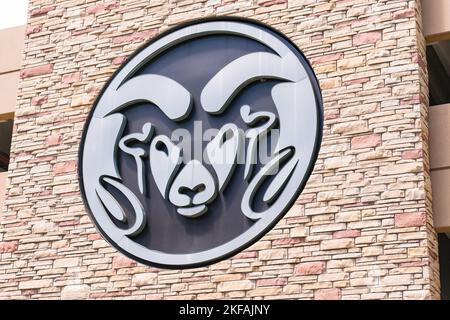 Fort Collins, CO - 16 juillet 2022 : logo de la mascotte du RAM sur un bâtiment de l'Université d'État du Colorado à fort Collins, Colorado Banque D'Images