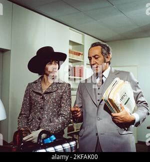 Abramakabra, ARD Comedy Serie, Deutschland, 1975, Sketche mit Helga Feddersen, Dieter Hallervorden. Abramakabra, série TV Comedy, Allemagne, 1975, croquis avec Helga Feddersen, Dieter Hallervorden Banque D'Images