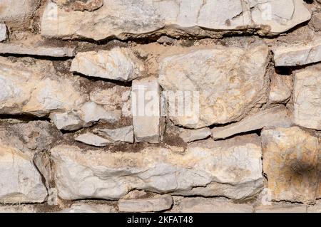 Mur en pierre brute photographié à Vászóly [ Vaszoli ], hauts plateaux de Balaton, quartier viticole de Balatonfüred-Csopak. Hongrie Banque D'Images