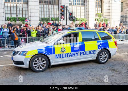 Voiture de la police militaire au défilé du Lord Mayor's Show dans la ville de Londres, Royaume-Uni. 253 (London) Provost Company, 3rd Regiment Royal Military police Banque D'Images