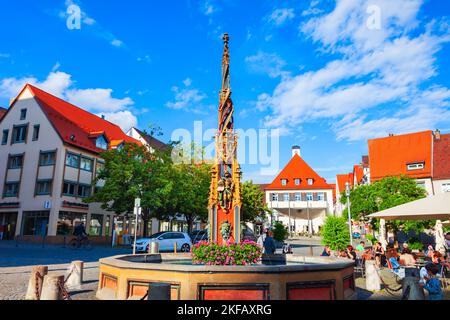 Ulm, Allemagne - 05 juillet 2021: FISH Box fontaine ou Fischkasten Brunnen est situé près de Rathaus ou la vieille ville dans la ville d'Ulm, Allemagne Banque D'Images