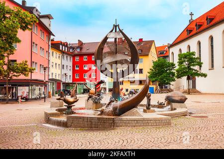 Friedrichshafen, Allemagne - 05 juillet 2021 : fontaine Buchhornbrunnen à Adenauerplatz, place principale de Friedrichshafen, ville sur les rives du lac Const Banque D'Images