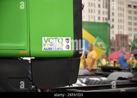 Manifestation contre la fraude dans les machines à voter électroniques au Brésil lors des élections présidentielles de 2022 à Rio de Janeiro, ce mardi (11/15/2011). Banque D'Images