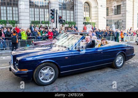 Voiture Bentley Azure classique au Lord Mayor's Show Parade dans la City de Londres, Royaume-Uni. SOCIÉTÉ WORSHIPFUL DU GROUPE MARKETORS. Tallulah Conabeare en voiture Banque D'Images