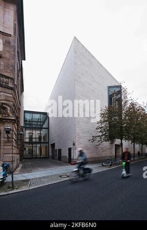 Berlin, Allemagne - septembre 2022 : extension de l'aile Zeughaus du musée historique allemand - Deutsches Historisches musée conçu par I. M. I.-P.-É Banque D'Images