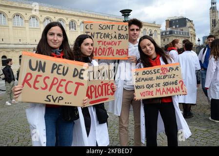 Manifestation des étudiants et internationaux de médecine contre la nouvelle forme des études de médecine, avec la participation du syndicat MG France Banque D'Images