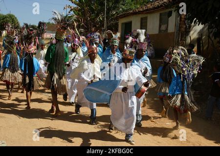 Groupes Congado et Caboclo, Festa do Divino Espirito Santo - Congado est une manifestation culturelle et religieuse de l'influence africaine célébrée dans certaines régions du Brésil. São Romão, État de Minas Gerais. Banque D'Images