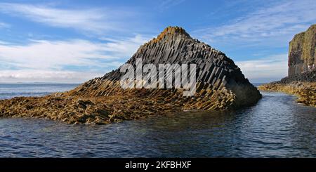 AM Buachille Rocks, Staffa, Hebrides, Hébrides intérieures, îles intérieures, Écosse, Royaume-Uni, Grande-Bretagne Banque D'Images