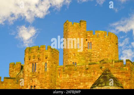 Le château de Peckforton est une maison de campagne victorienne construite dans le style médiéval Banque D'Images