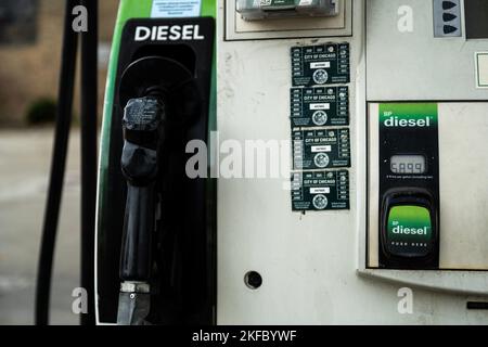 Chicago, États-Unis. 17th novembre 2022. Le prix d'un gallon de diesel est annoncé à l'extérieur d'une station-service BP le jeudi 17 novembre 2020 à Chicago, il. (Photo de Christopher Dilts/Sipa USA) crédit: SIPA USA/Alay Live News Banque D'Images