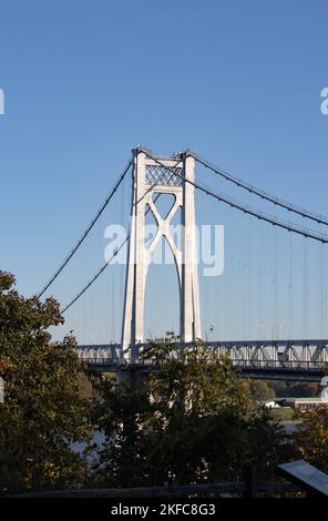 Un cliché vertical du pont Franklin Delano Roosevelt Mid-Hudson. New York, États-Unis Banque D'Images