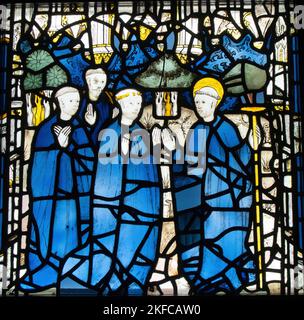 Panneau de vitraux datant de 15th ans avec St.Cuthbert et moines exposés à York Minster, York, North Yorkshire, Angleterre Banque D'Images