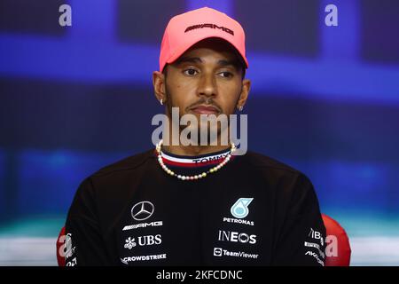 Abu Dhabi, Émirats arabes Unis. 17 novembre 2022 Lewis Hamilton de Mercedes pendant la Formule 1 Grand Prix d'Abou Dhabi au circuit de plaisance de Yas sur 17 novembre 2022 à Abu Dhabi, Émirats arabes Unis. Banque D'Images