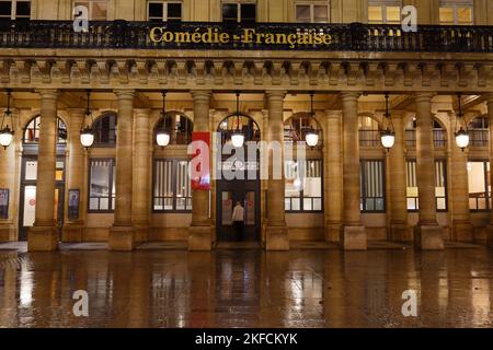 Le monument Comédie française est le théâtre d'État français situé dans le palais royal du premier arrondissement de Paris. Banque D'Images