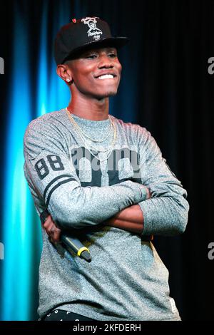 **PHOTO DE FICHIER** B. Smyth est décédé à l'âge de 28 ans. BALA CYNWYD, PA - OCTOBRE 10 : B Smyth visite le théâtre Power 99 à Bala Cynwyd, Pa on 10 octobre 2013 Credit: Star Shooter/MediaPunch Banque D'Images