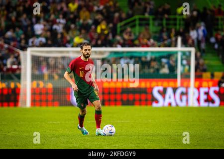 Lisbonne, Portugal. 17th novembre 2022. Bernardo Silva, du Portugal, vu en action lors du match de football amical entre le Portugal et le Nigeria, au stade José Alvalade devant la coupe du monde Qatar 2022. (Note finale: Portugal 4 - 0 Nigeria) (photo de Henrique Casinhas/SOPA Images/Sipa USA) crédit: SIPA USA/Alay Live News Banque D'Images